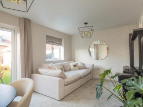 Pass the Keys Serene Home in Leafy Warfield w Private Garden